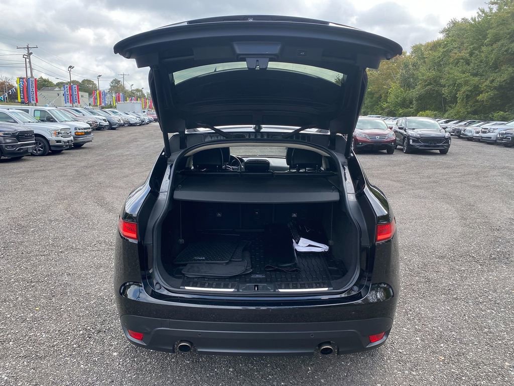 Used 2020 Jaguar F-PACE Premium image 25