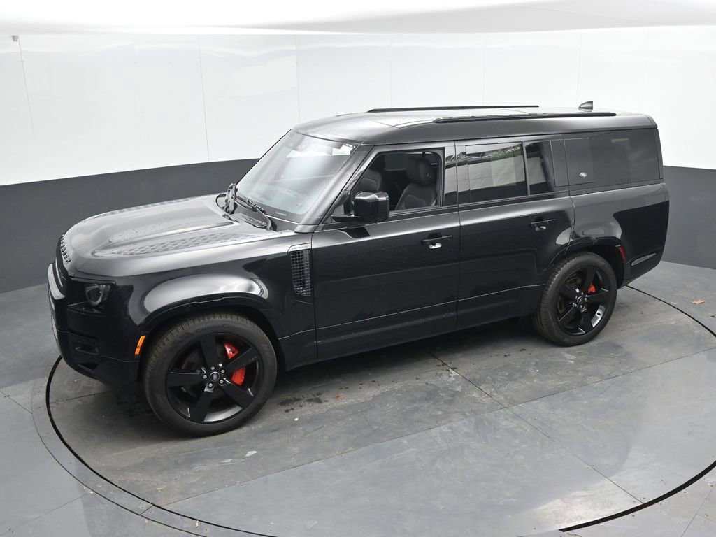 Used 2024 Land Rover Defender 130 X-Dynamic SE image 41