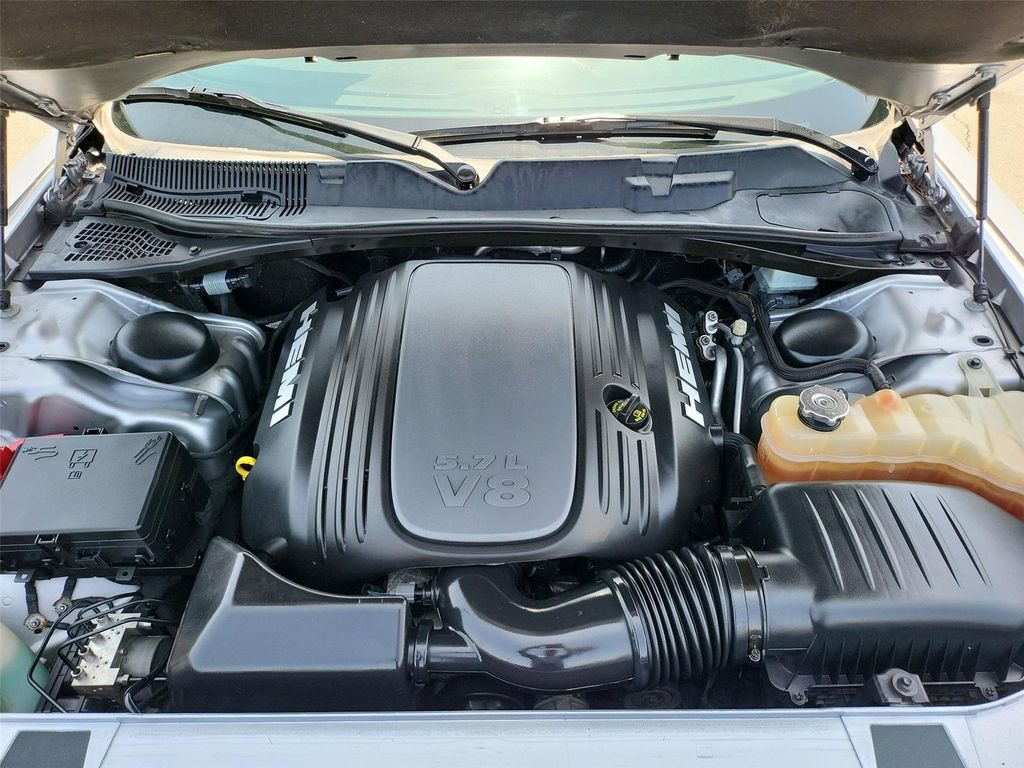 Used 2016 Dodge Challenger R/T RWD image 19