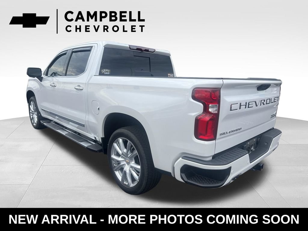 Used 2022 Chevrolet Silverado 1500 High Country w/ High Country Premium Package AWD/4WD image 3