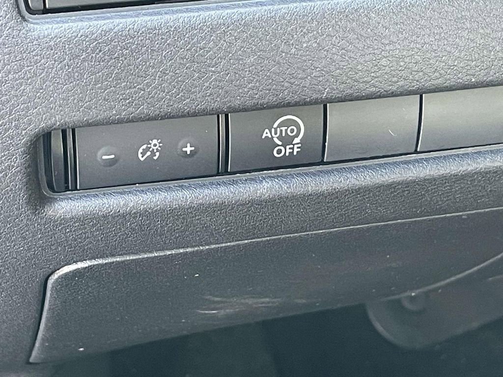 Used 2023 Nissan Rogue SV image 17