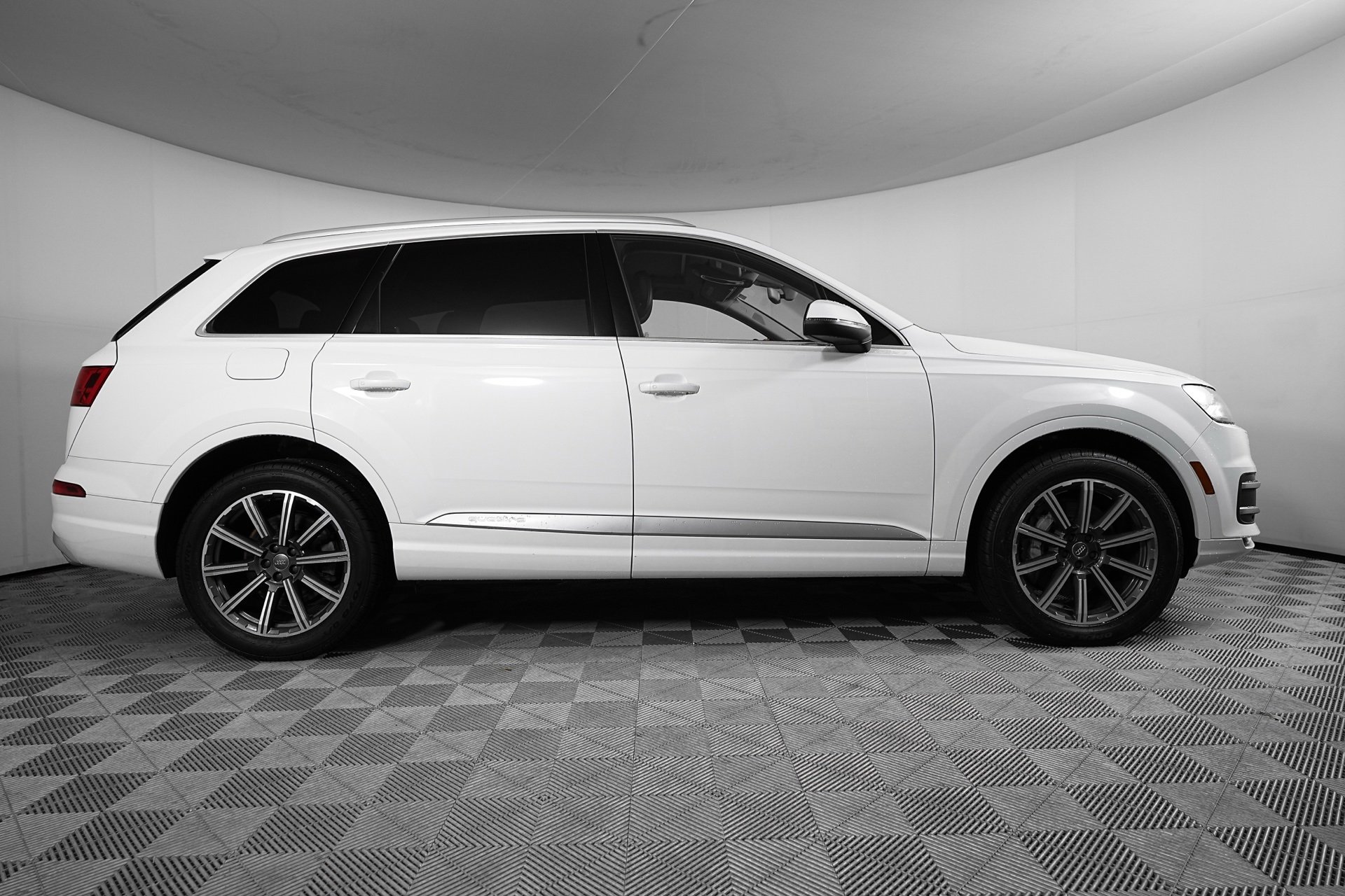 Used 2017 Audi Q7 3.0T Premium Plus w/ Premium Plus Package image 4