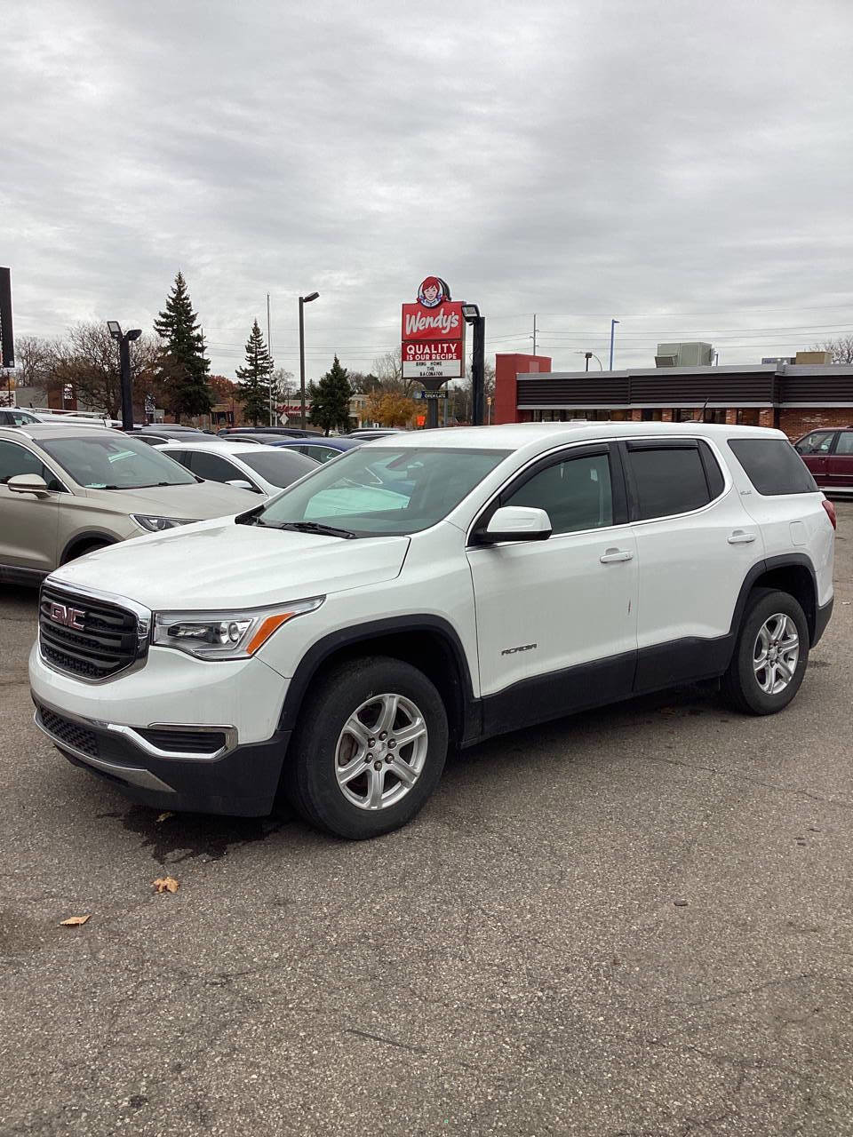 Used 2018 GMC Acadia SLE w/ LPO, Cargo Package image 5