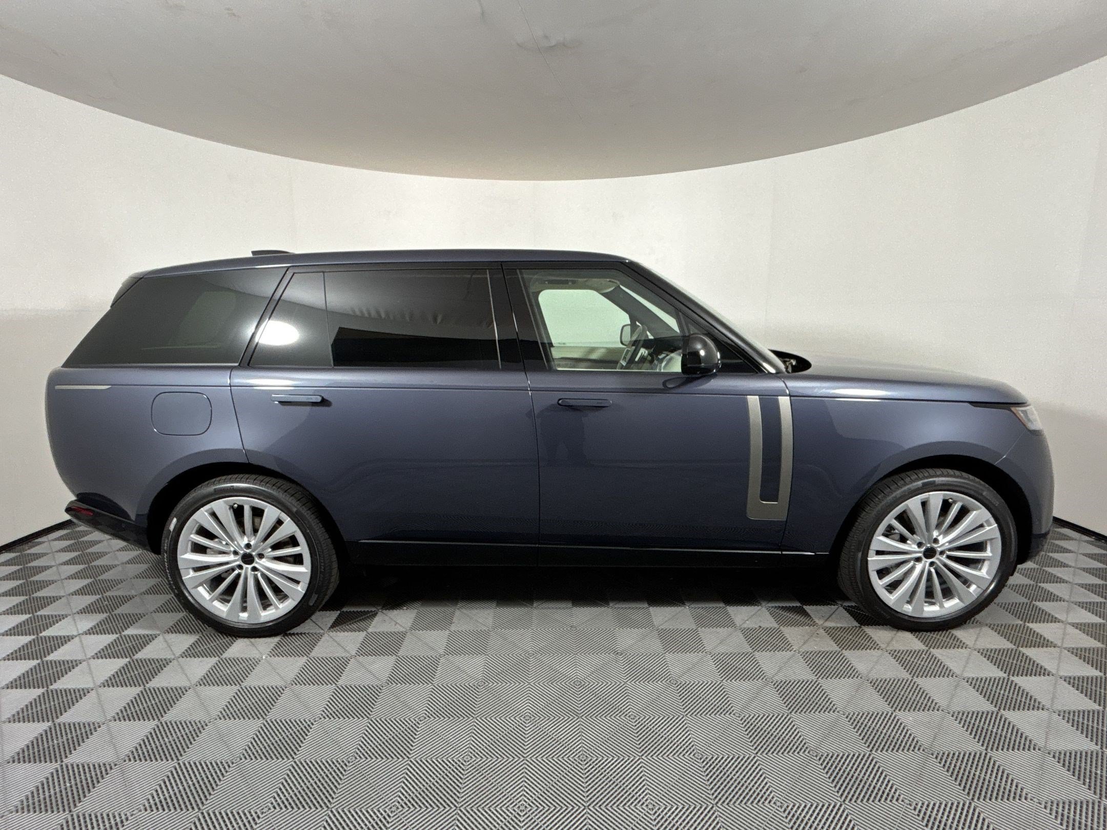 New 2026 Land Rover Range Rover Long Wheelbase SE AWD/4WD image 8
