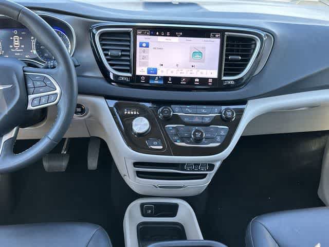 Used 2024 Chrysler Pacifica Touring-L FWD image 14