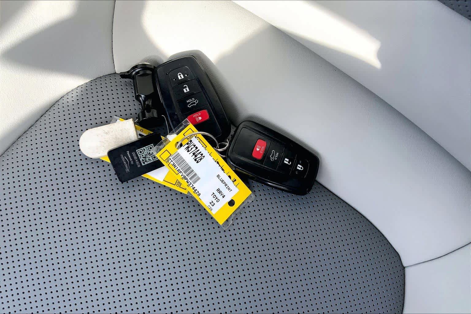 Used 2023 Toyota RAV4 Limited AWD/4WD image 28