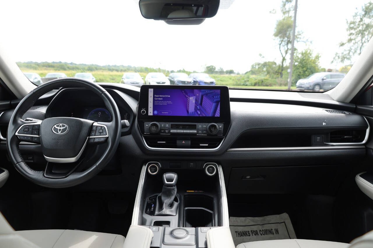 Used 2024 Toyota Grand Highlander AWD Hybrid image 14