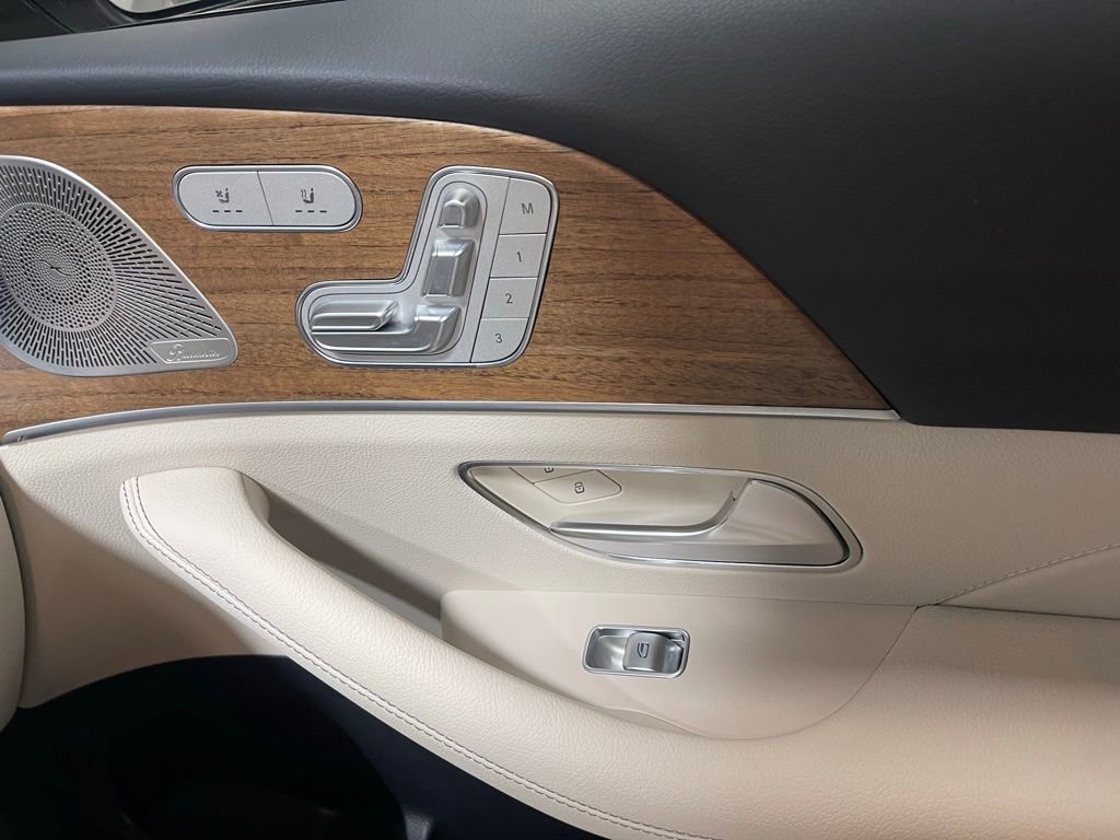 Used 2024 Mercedes-Benz GLS 450 4MATIC image 28