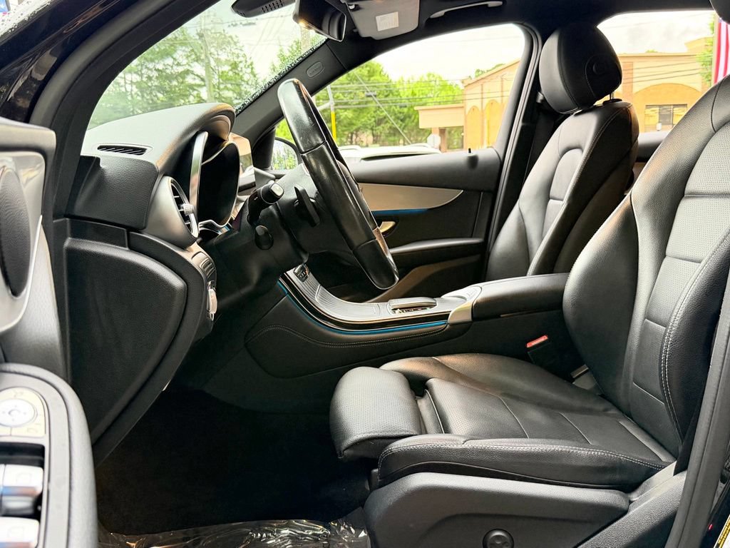 Used 2021 Mercedes-Benz GLC 300 image 25