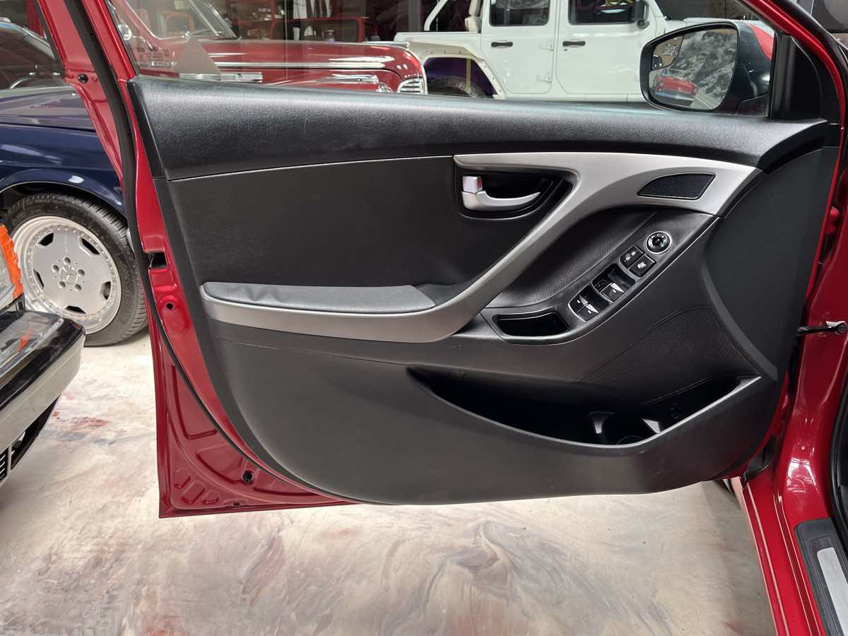 Used 2016 Hyundai Elantra Limited FWD image 26