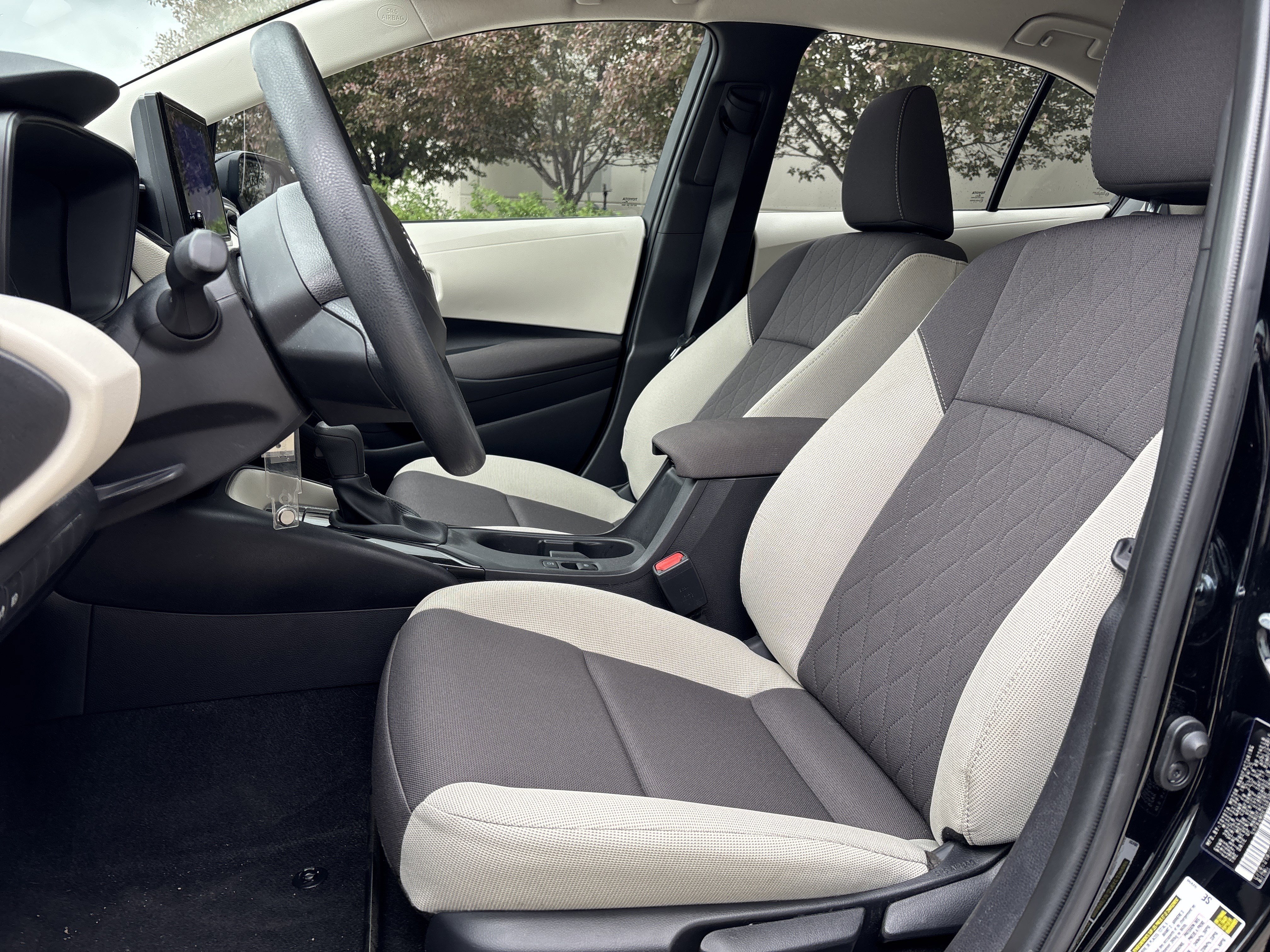 Used 2025 Toyota Corolla LE FWD image 18