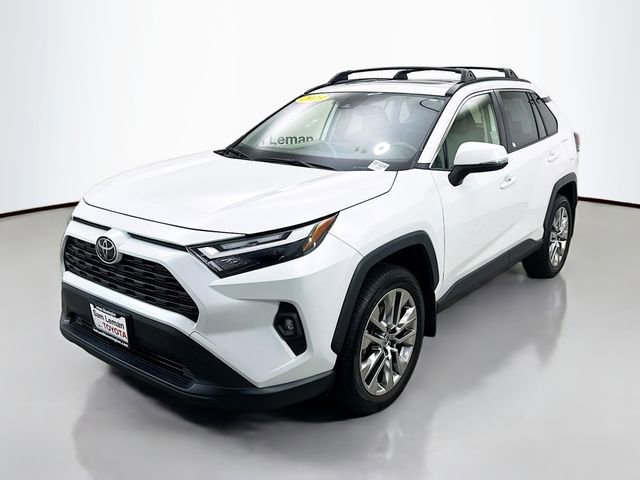 Used 2023 Toyota RAV4 XLE Premium image 3