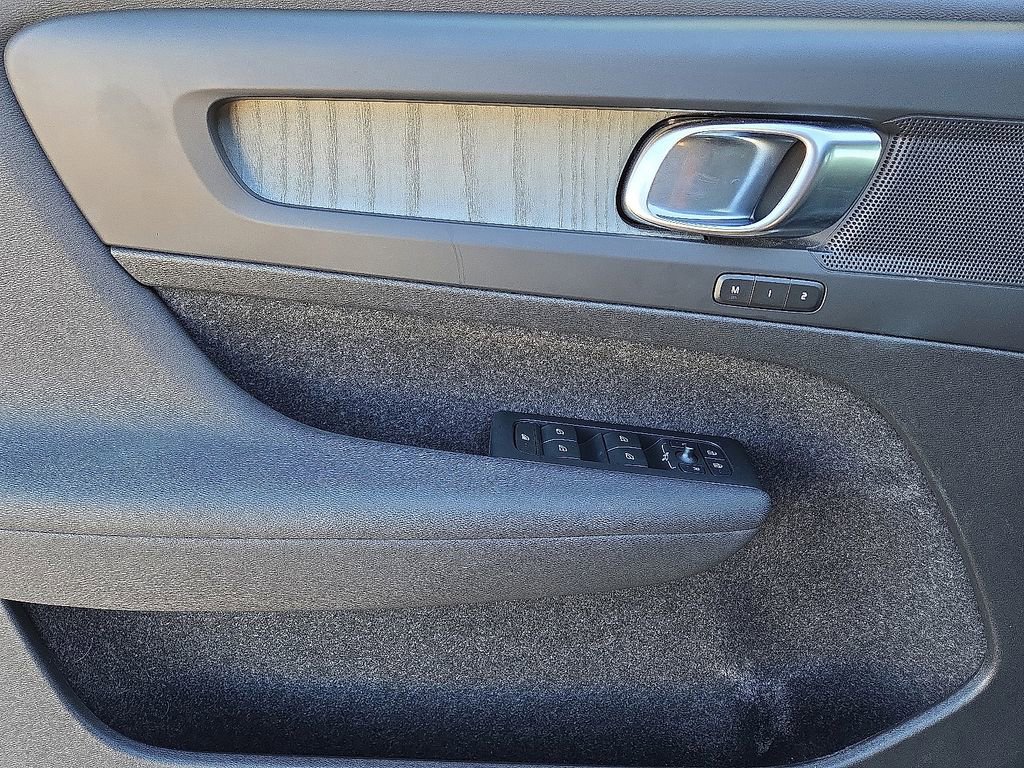 Certified 2023 Volvo XC40 B5 Plus w/ Driver Assist Package image 22