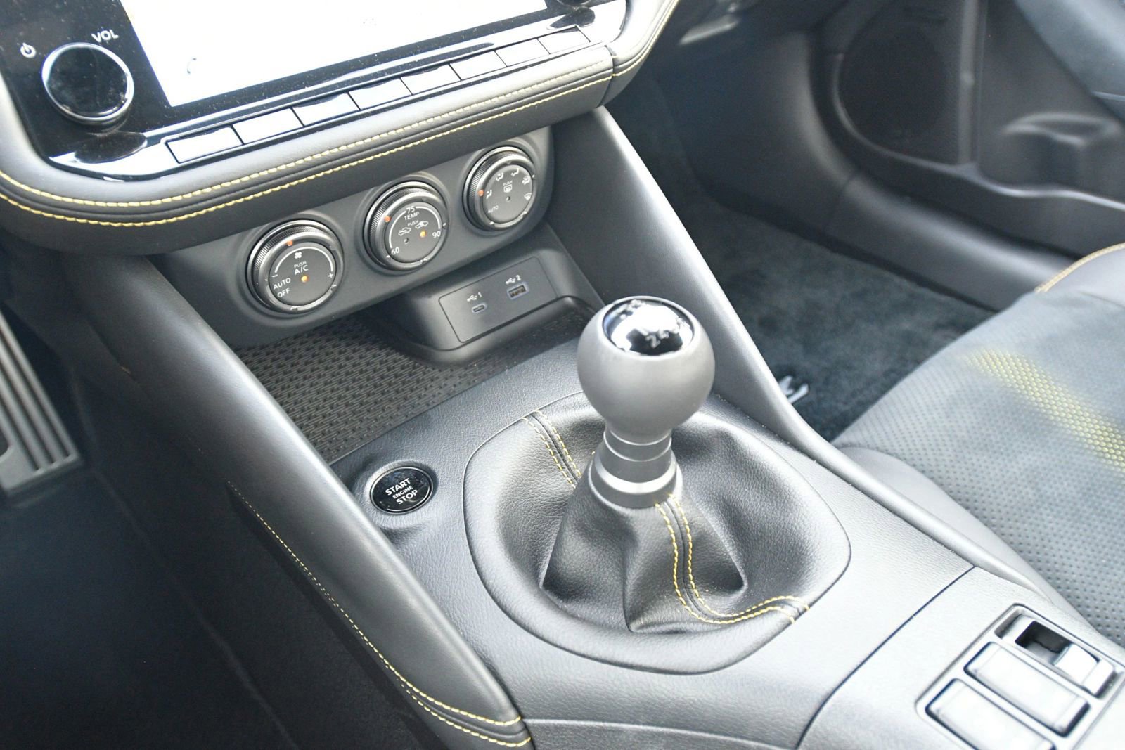 Used 2023 Nissan Z w/ Floor Mat Package (L93) image 28