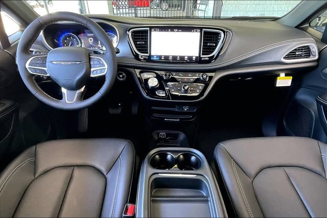 New 2027 Chrysler Pacifica Select FWD image 6