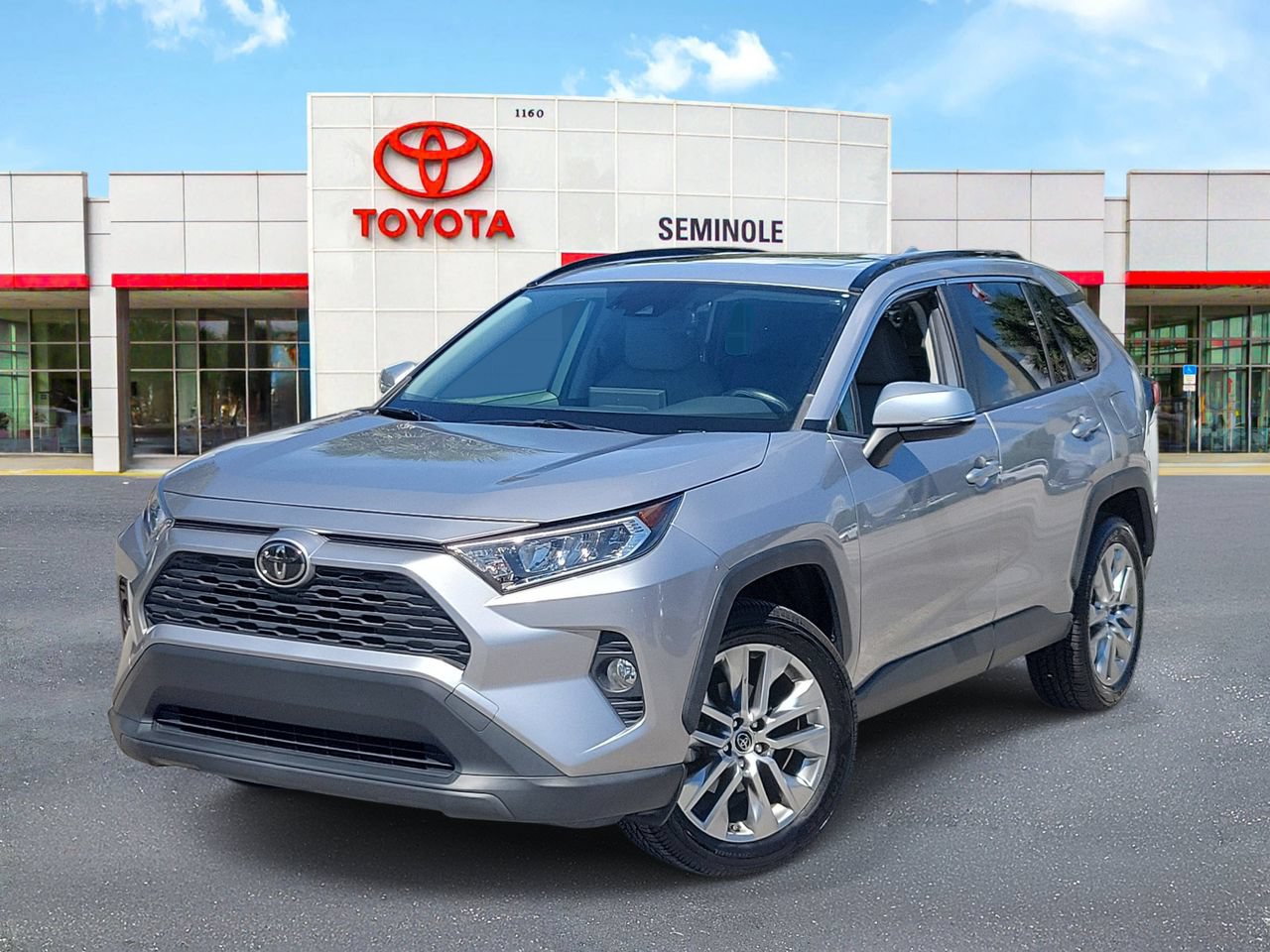 Used 2019 Toyota RAV4 XLE Premium w/ Cold Weather Package FWD image 2