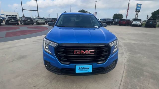 Used 2024 GMC Terrain SLT w/ Elevation Edition FWD image 3