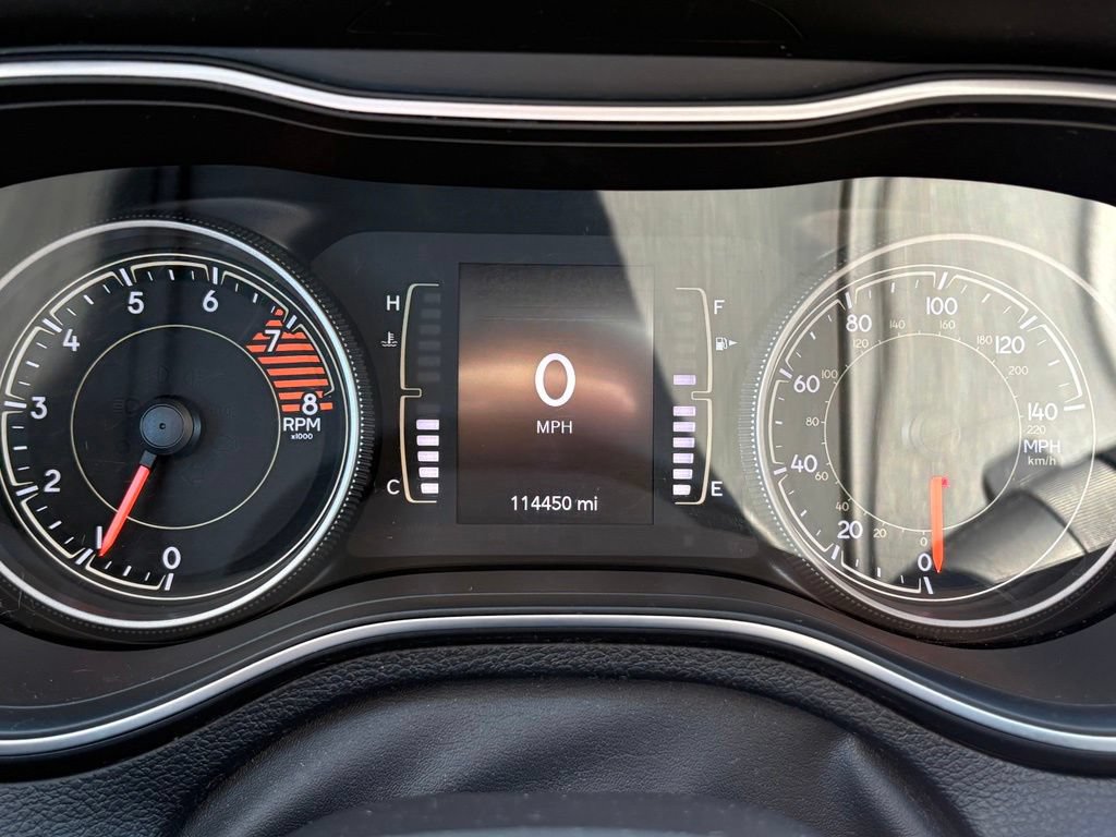 Used 2019 Jeep Cherokee Latitude Plus w/ Cold Weather Group AWD/4WD image 9