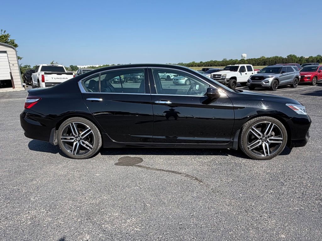 Used 2017 Honda Accord Touring image 4