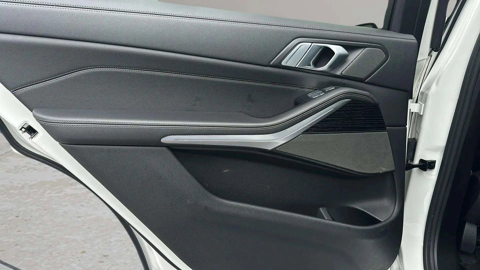 Used 2020 BMW X7 xDrive40i w/ M Sport Package image 11