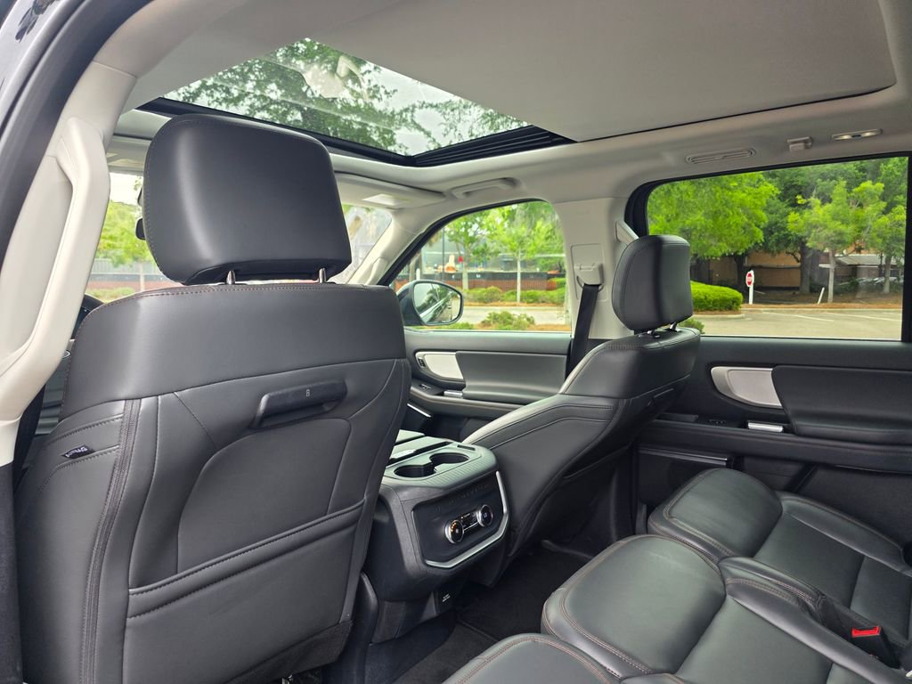 Used 2025 Ford Expedition Active AWD/4WD image 28