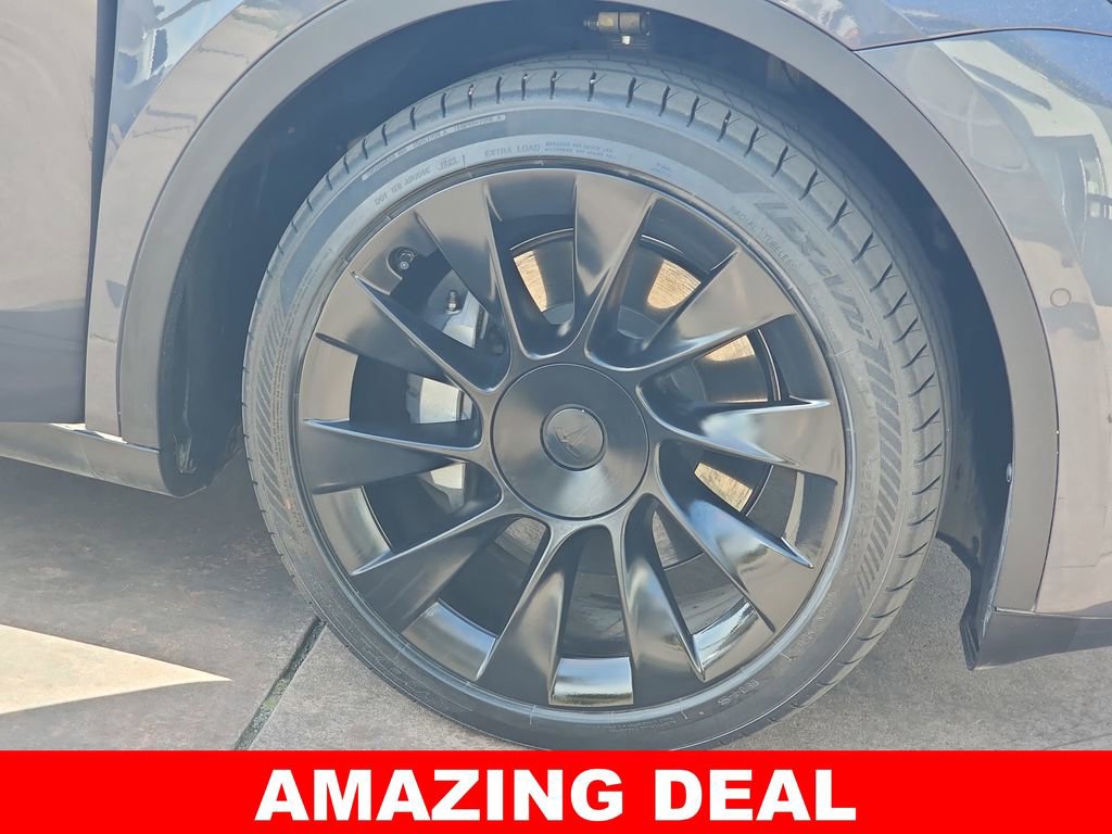 Used 2022 Tesla Model Y Long Range image 40