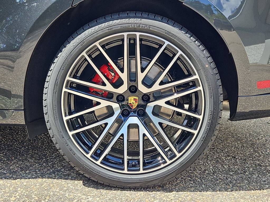 New 2026 Porsche Macan GTS AWD/4WD image 8