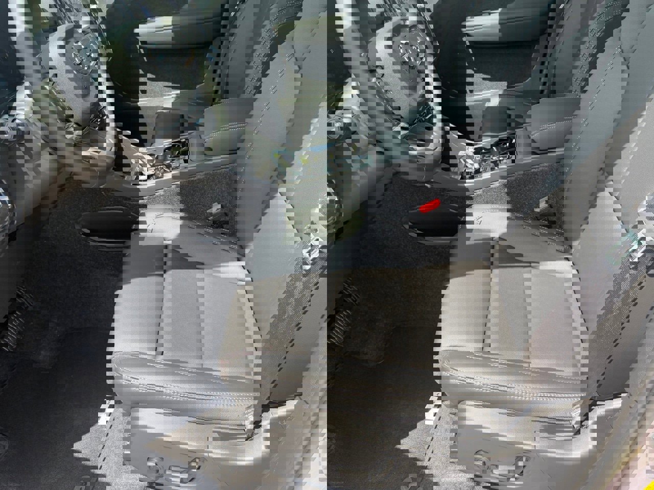 New 2026 Volvo XC40 B5 Ultra w/ Protection Package Premier image 16