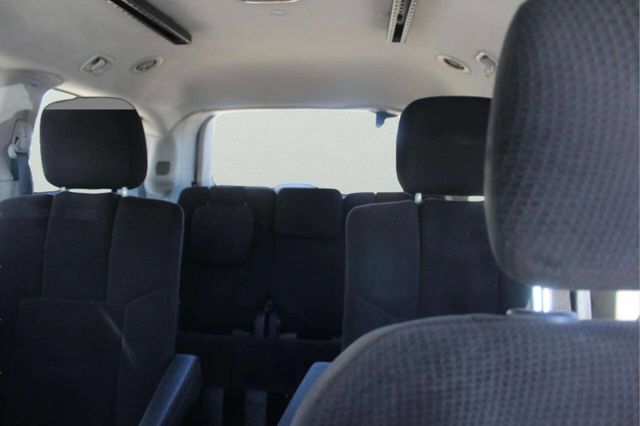 Used 2012 Dodge Grand Caravan SXT image 8