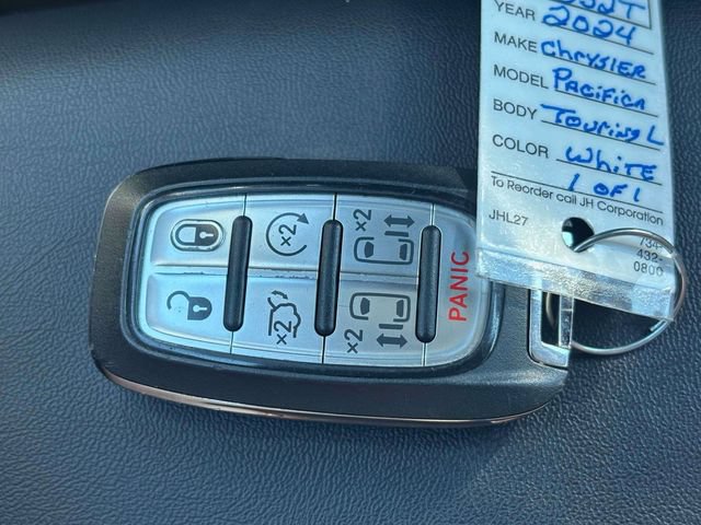 Used 2024 Chrysler Pacifica Touring-L FWD image 20