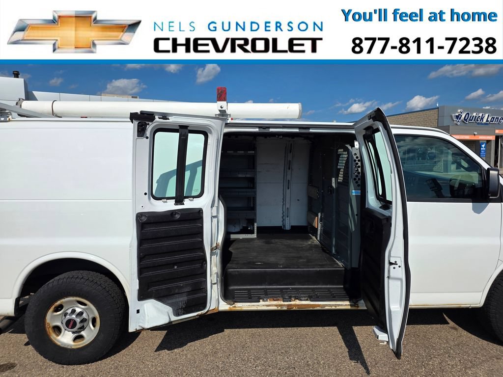 Used 2017 GMC Savana 3500 Extended RWD image 9