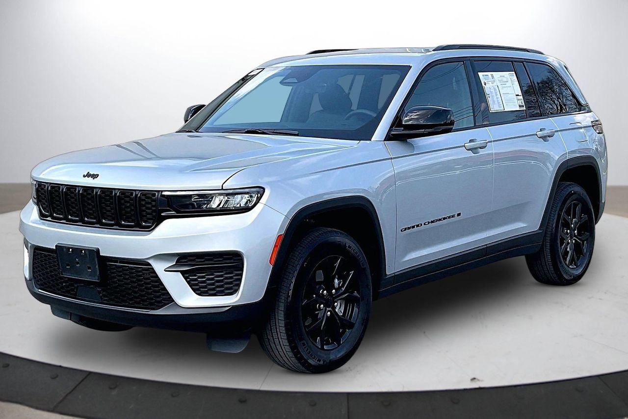 Certified 2025 Jeep Grand Cherokee Altitude image 4