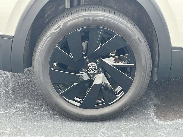Certified 2026 Volkswagen Atlas SE w/ Black Wheel Package FWD image 9