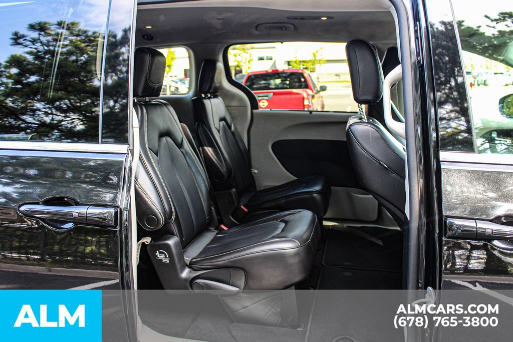 Used 2023 Chrysler Pacifica Touring-L FWD image 21