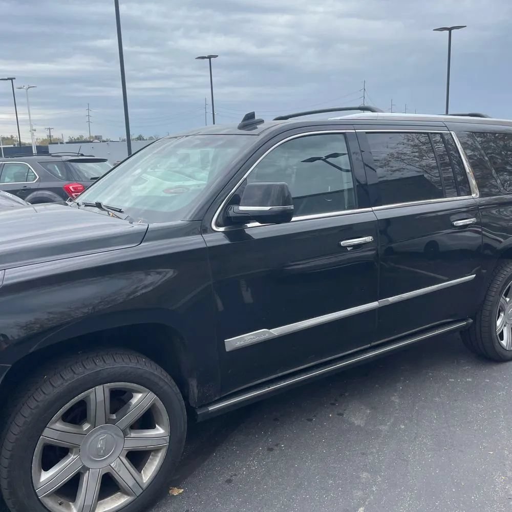 Used 2017 Cadillac Escalade ESV Premium Luxury AWD/4WD image 2