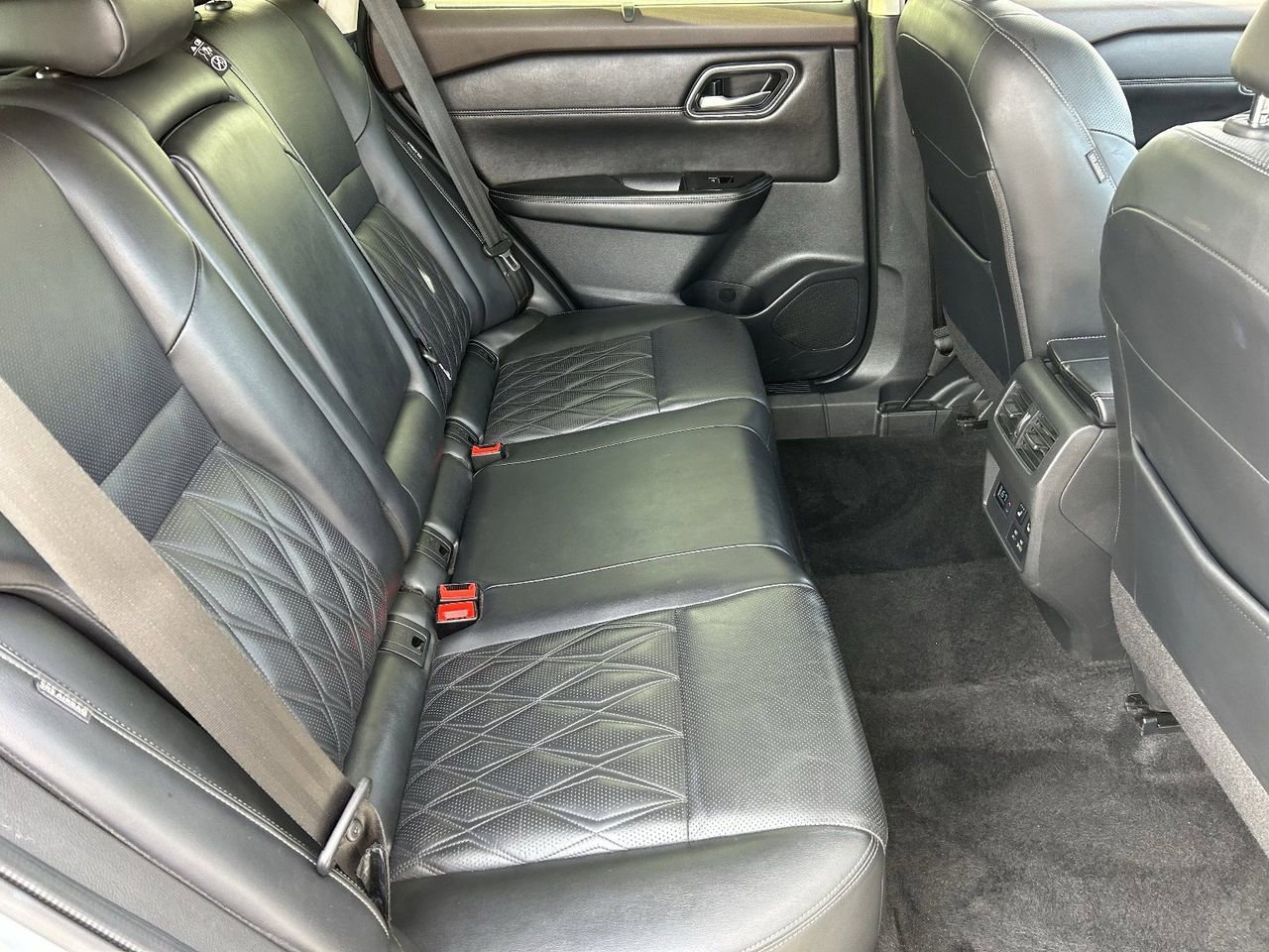 Certified 2023 Nissan Rogue Platinum w/ Platinum Premium Package FWD image 12