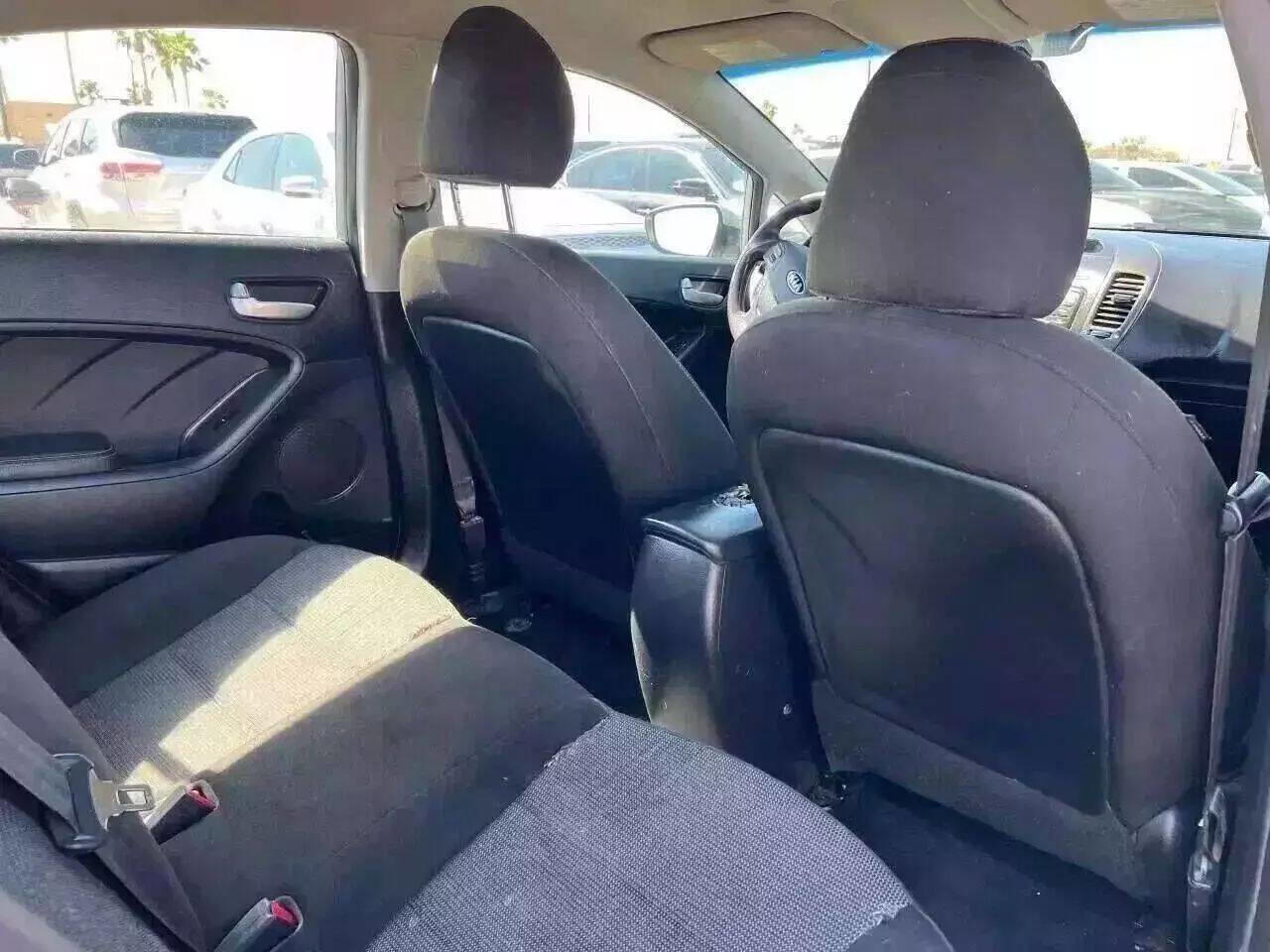 Used 2017 Kia Forte LX image 19