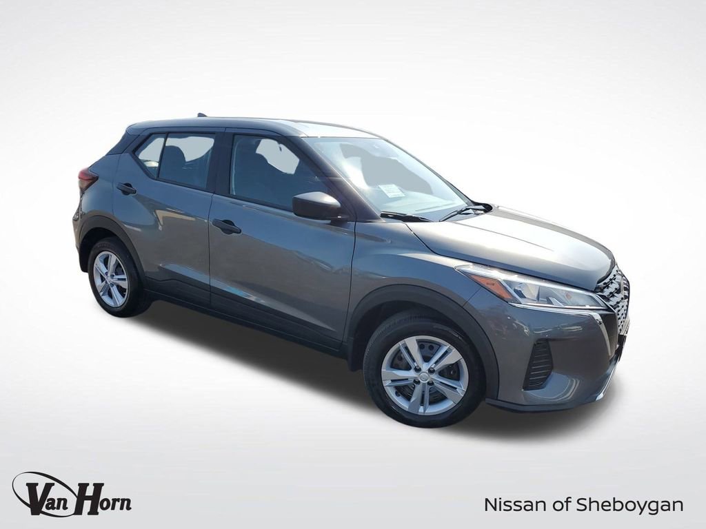 New 2025 Nissan Kicks Play S