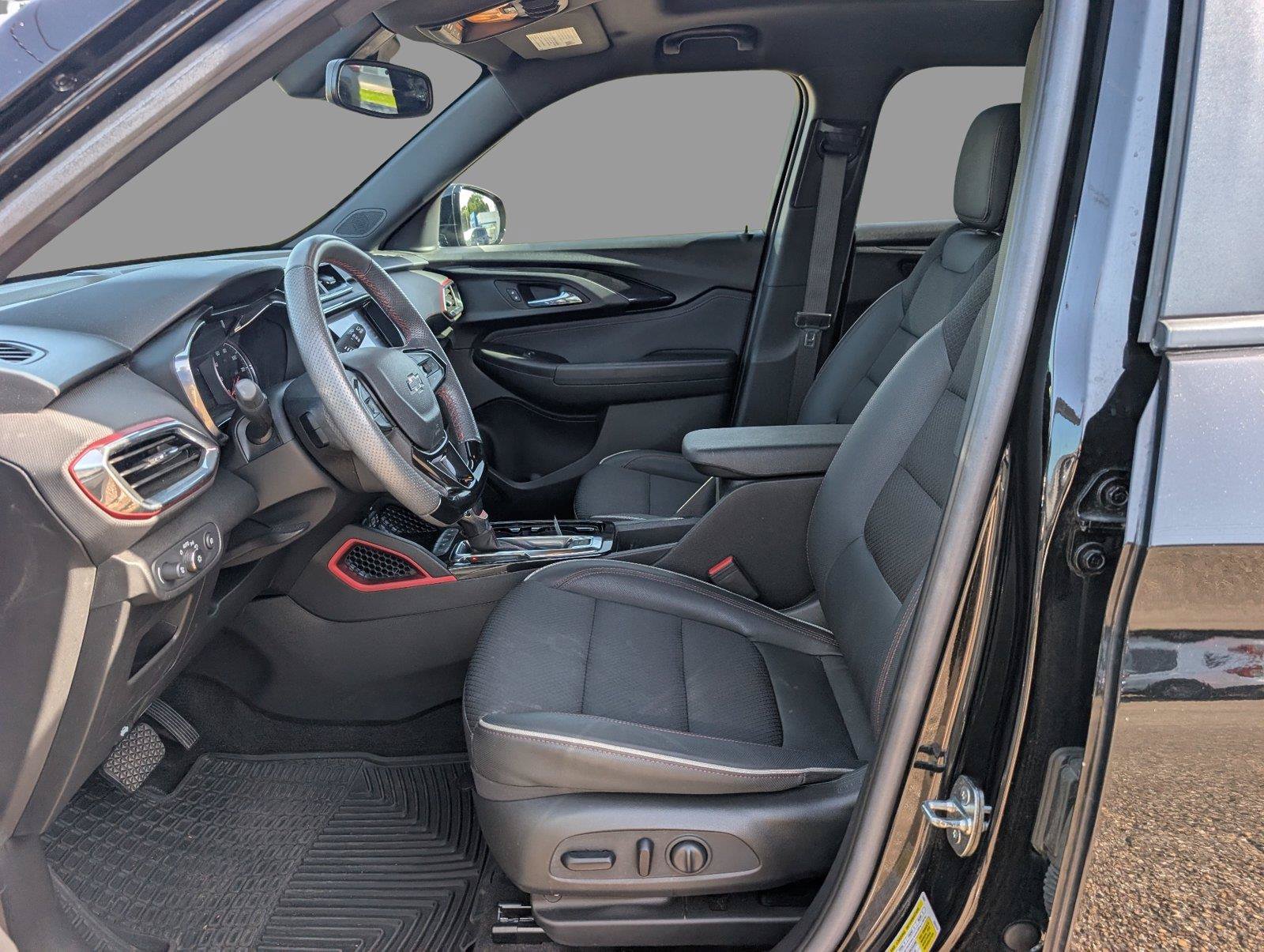 Used 2022 Chevrolet TrailBlazer RS w/ Sun and Liftgate Package FWD image 13