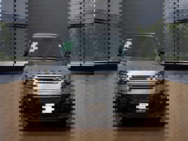 Used 2023 Land Rover Defender 130 X-Dynamic SE image 8