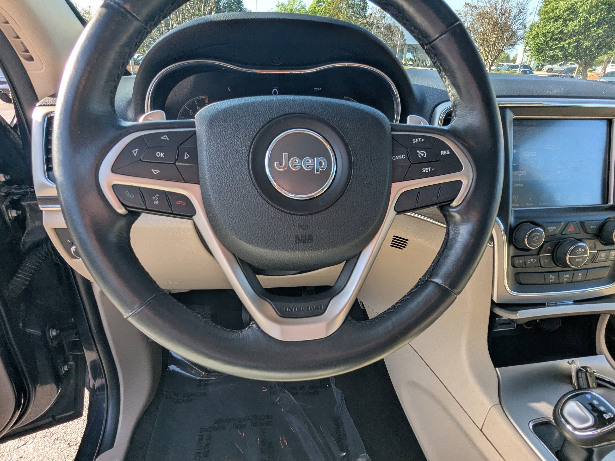 Used 2015 Jeep Grand Cherokee Limited w/ Luxury Group II image 22