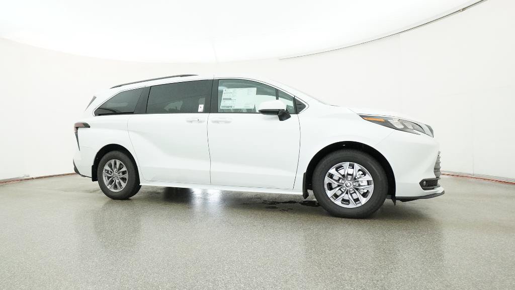 New 2026 Toyota Sienna XLE FWD image 31