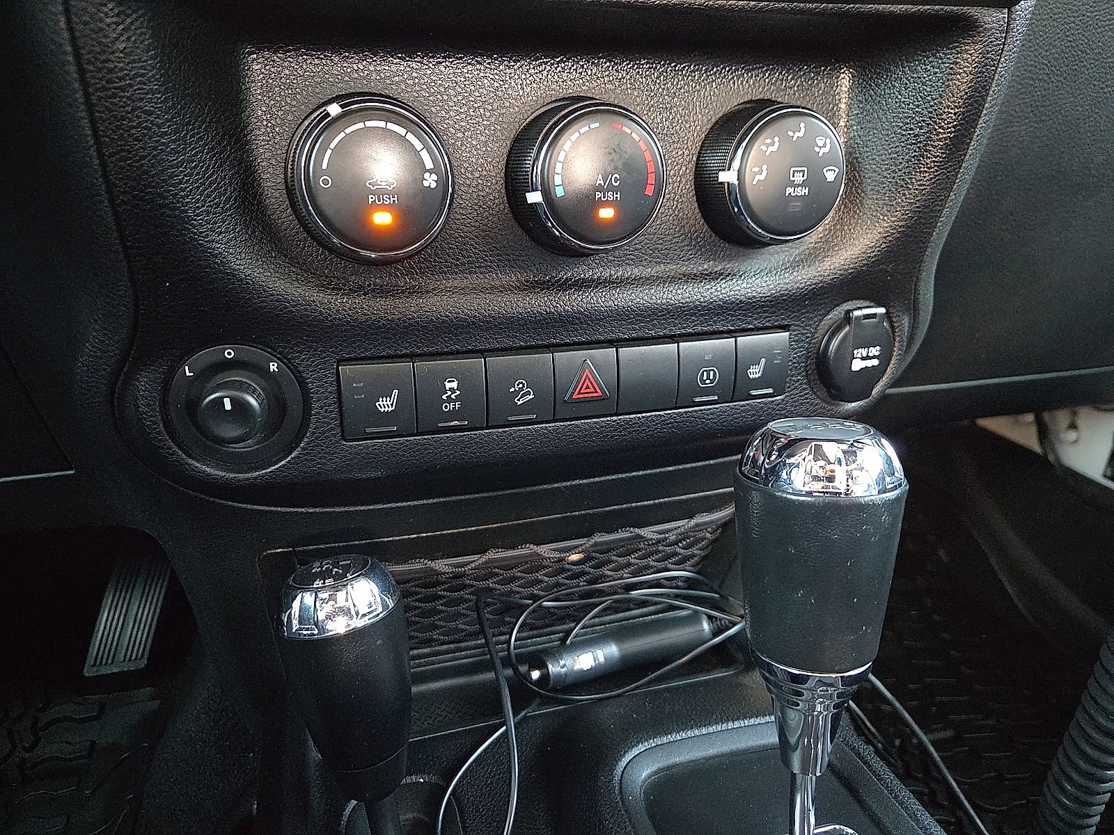 Used 2017 Jeep Wrangler Unlimited Rubicon AWD/4WD image 16
