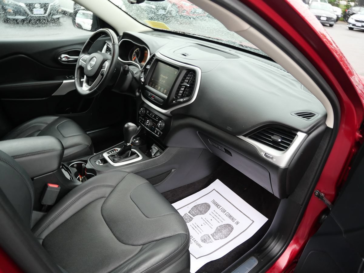 Used 2016 Jeep Cherokee Overland AWD/4WD image 28