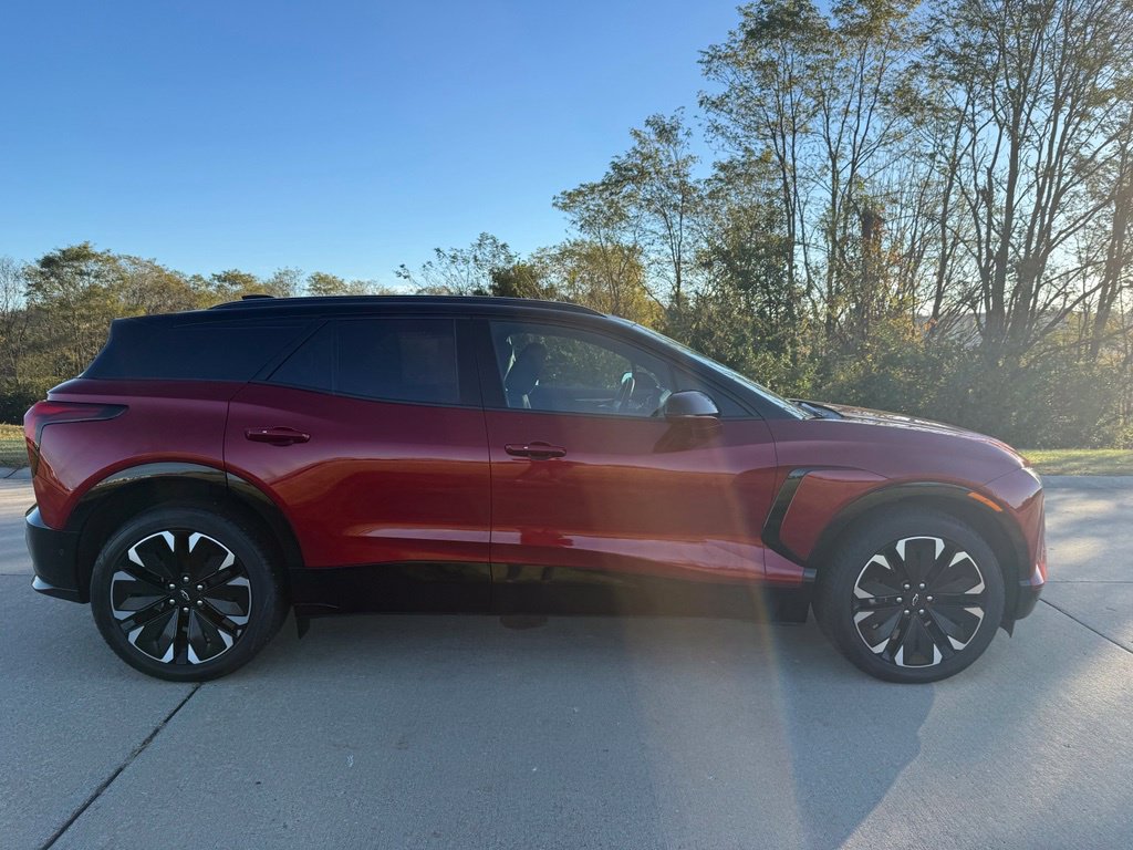 Used 2025 Chevrolet Blazer EV RS AWD/4WD image 2