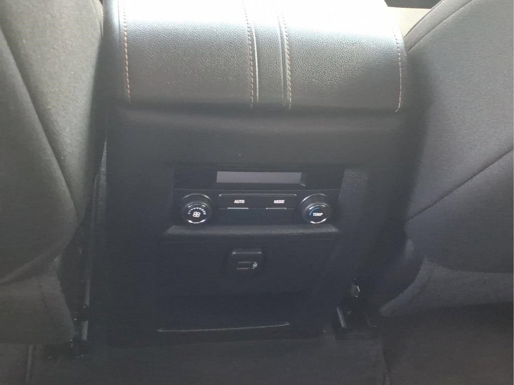 Used 2019 Chevrolet Traverse LT FWD image 17