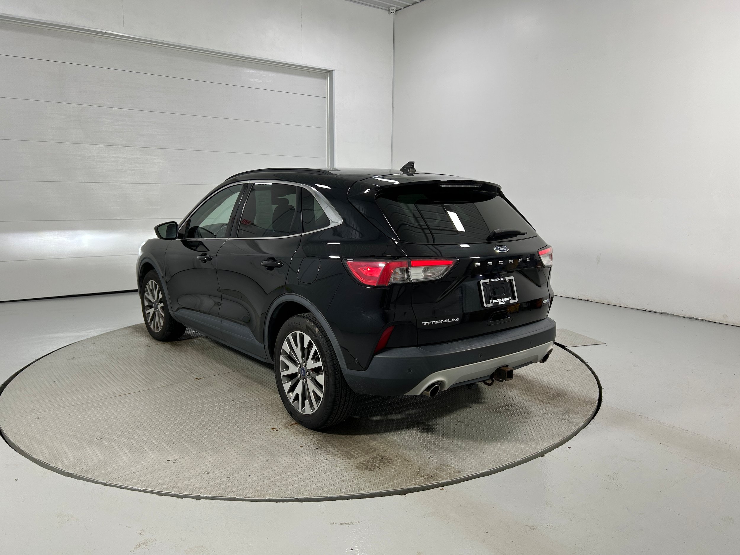 Used 2020 Ford Escape Titanium AWD/4WD image 23