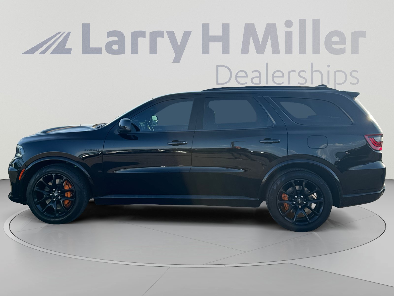 Used 2023 Dodge Durango R/T w/ Hemi Orange Plus Package AWD/4WD image 2