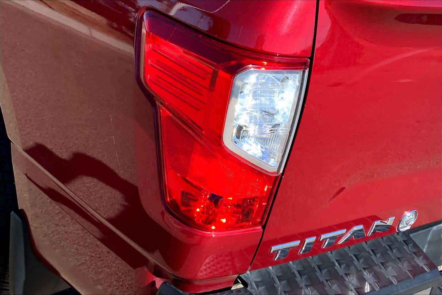 Used 2017 Nissan Titan SV RWD image 28