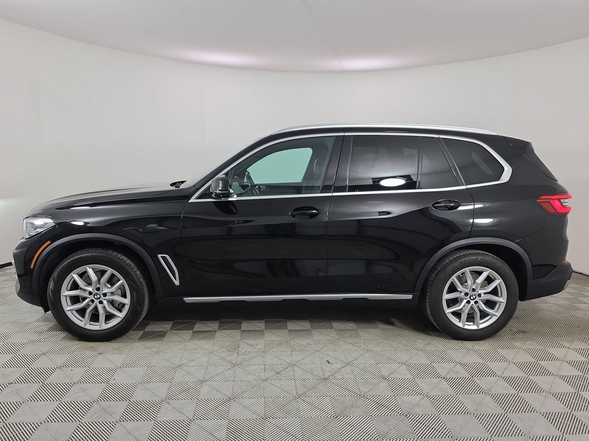 Used 2020 BMW X5 sDrive40i w/ Premium Package RWD image 4